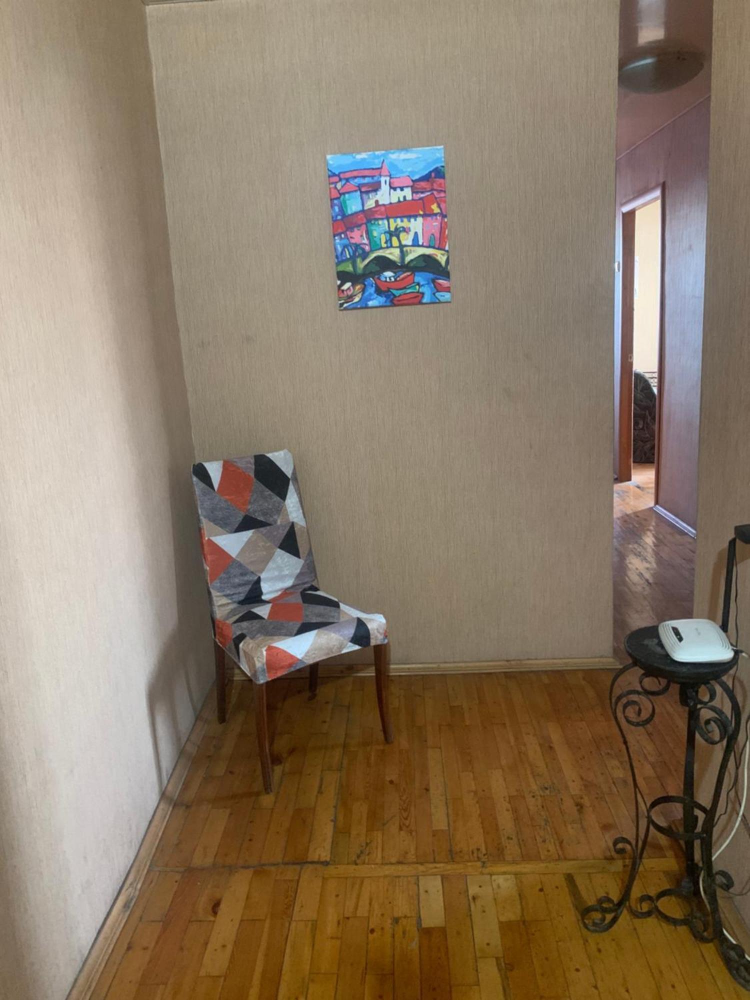 с балконом в центре города Apartment *